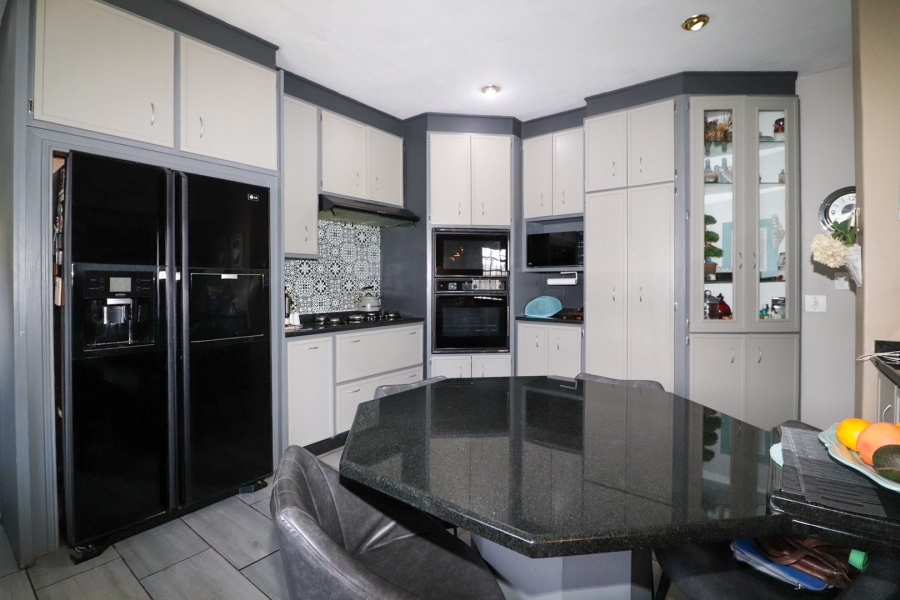 4 Bedroom Property for Sale in Wilkoppies North West